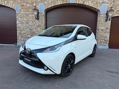 Toyota Aygo - 1.0 VVT-i x-play Airco/Automaat/Achteruitrijcamera/5 Deurs/Elekt Ramen/LED/Apk 09-2027