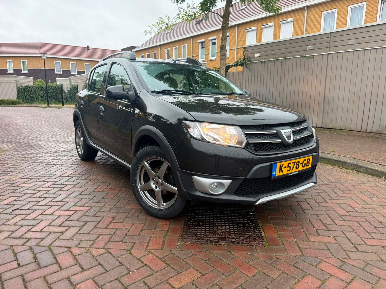 Dacia Sandero Stepway - 0.9 TCe Lauréate *Leuke auto* - AutoWereld.nl