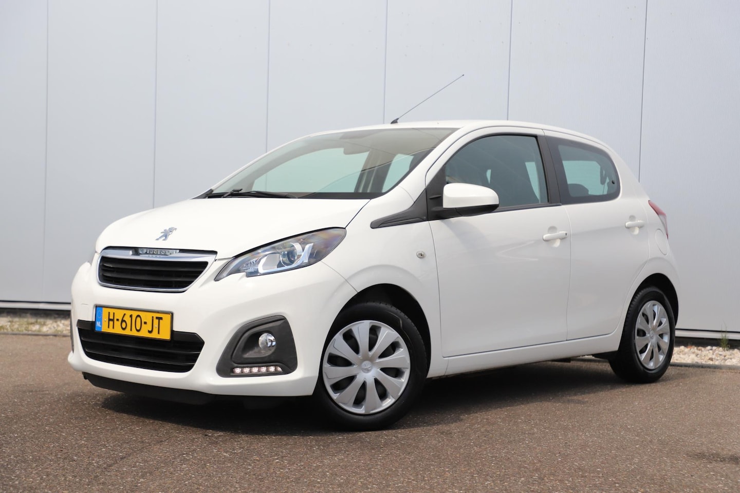 Peugeot 108 - 1.0 e-VTi Active Airco Radio Bluetooth Elektrische Ramen Centrale Vergrendeling - AutoWereld.nl