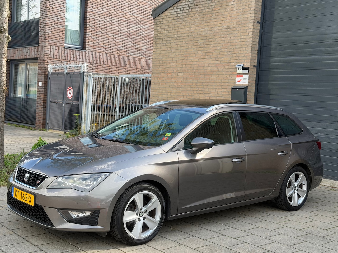 SEAT Leon ST - 1.4 EcoTSI FR Clima cruise Navi Pano Led Alcantara Leder.camera - AutoWereld.nl