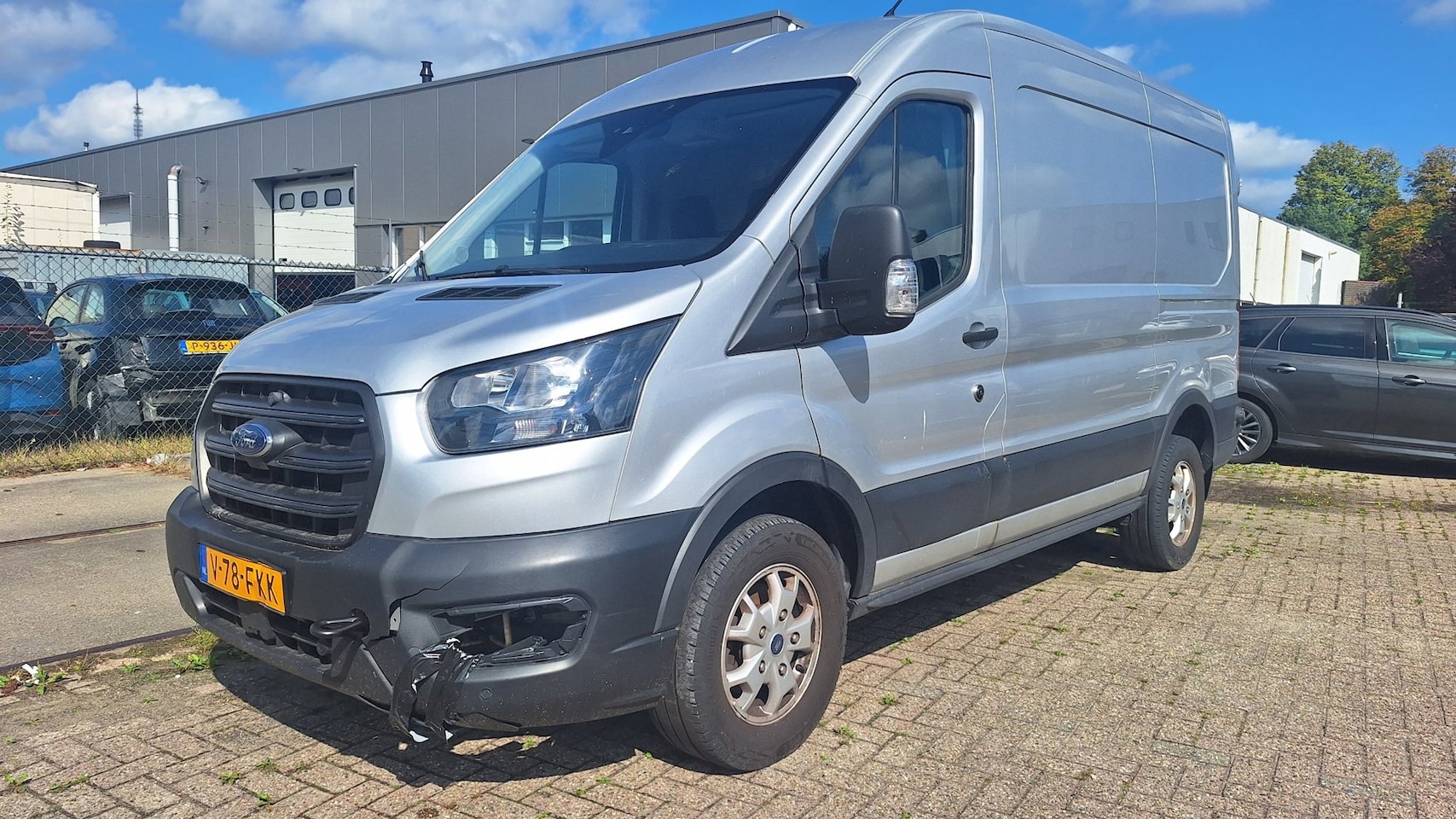 Ford Transit - 350 2.0 TDCI L2H2 Trend 350 2.0 TDCI L2H2 Trend (start niet defect!) - AutoWereld.nl