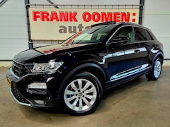 Volkswagen T-Roc - 1.5 TSI 150PK Sport + Dealer OH|Panorama|Virtual|Winter pack|Park assist|Sfeerverl.|Dodeho