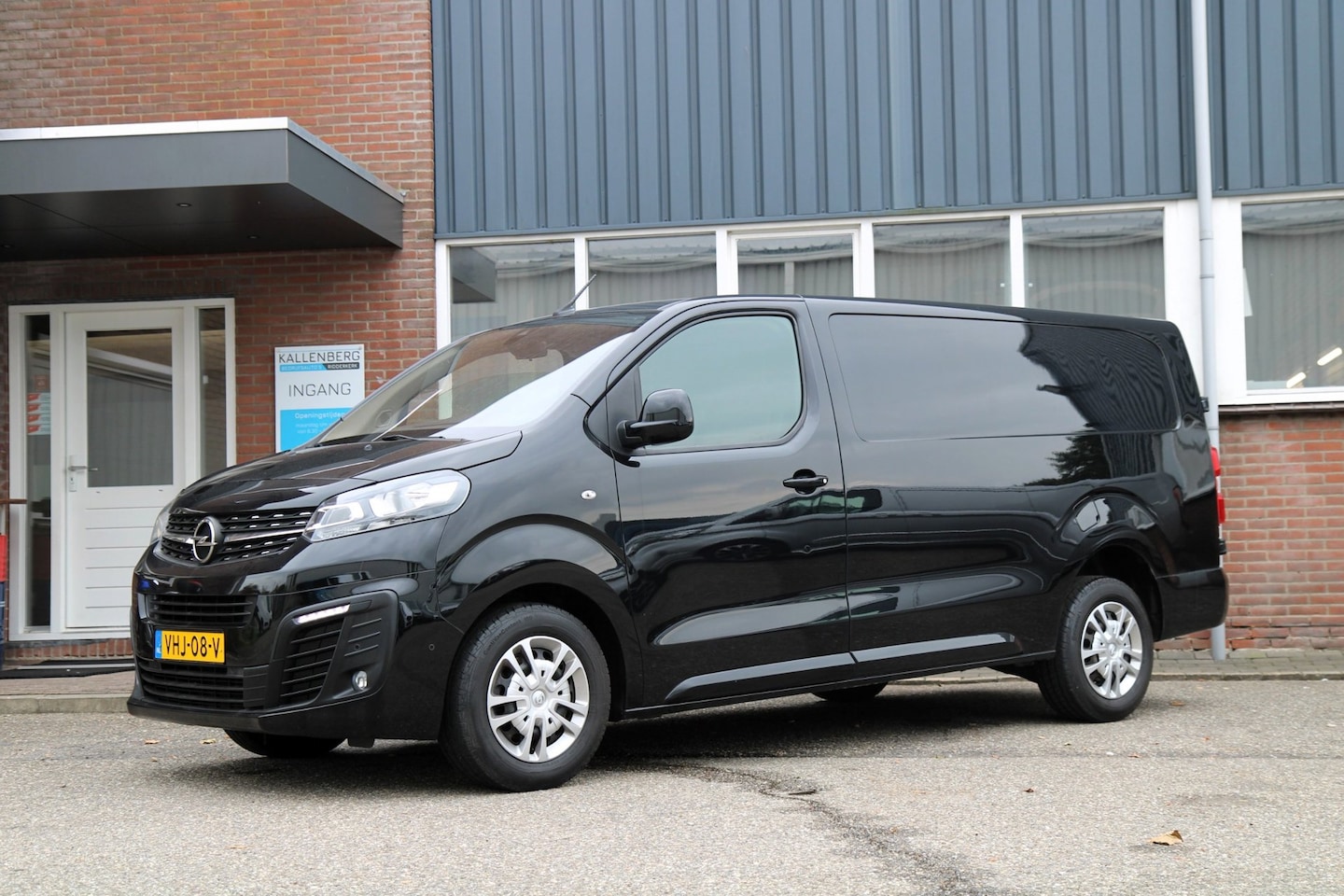 Opel Vivaro - 2.0 CDTI L3H1 Automaat 177PK Innovation / Trekhaak / App connect - AutoWereld.nl