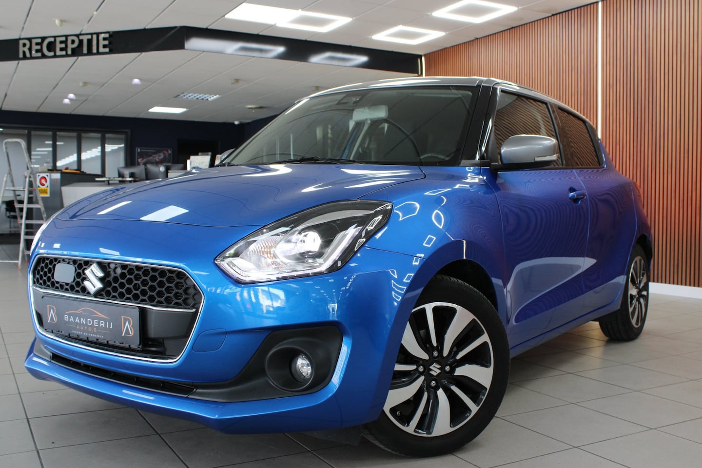 Suzuki Swift - 1.0 Stijl Automaat | Airco | Adaptieve Cruise control | Parkeer camea | Carplay | Stoel ve - AutoWereld.nl