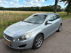 Volvo V60 - 1.6 T3 Ocean Race Leer/Airco/LM/TEKST LEZEN