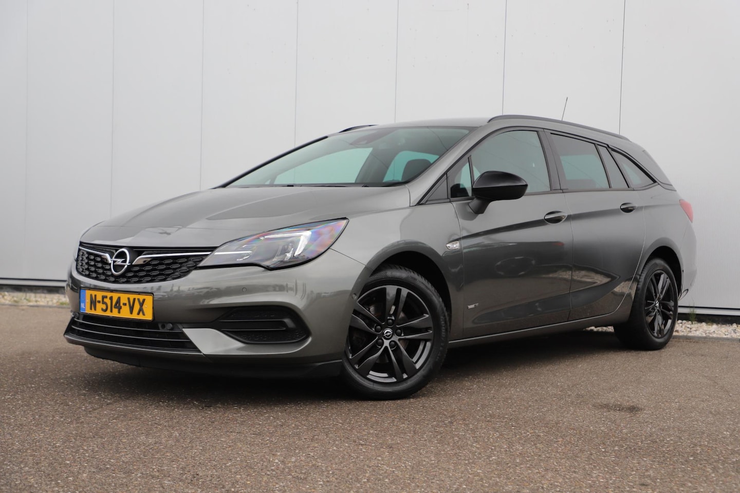 Opel Astra Sports Tourer - 1.2 Design & Tech 110PK Sportstoelen Navigatie Achteruitrijcamera Carplay Android LMV Airc - AutoWereld.nl
