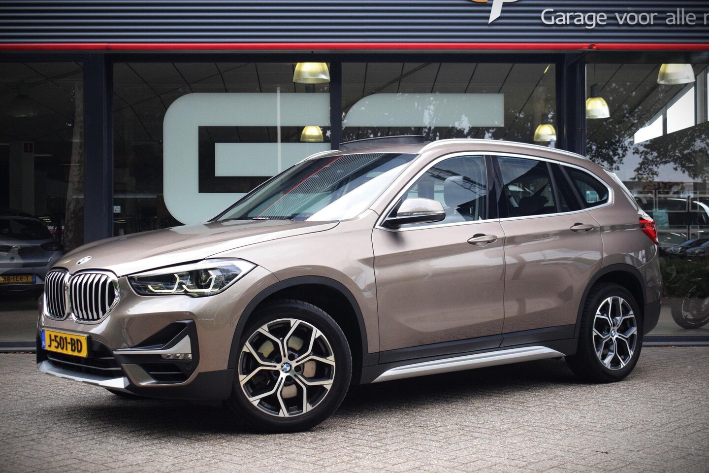 BMW X1 - sDrive20i |PANO|CAMERA|H&K|MEMORYSTOEL|CARPLAY - AutoWereld.nl