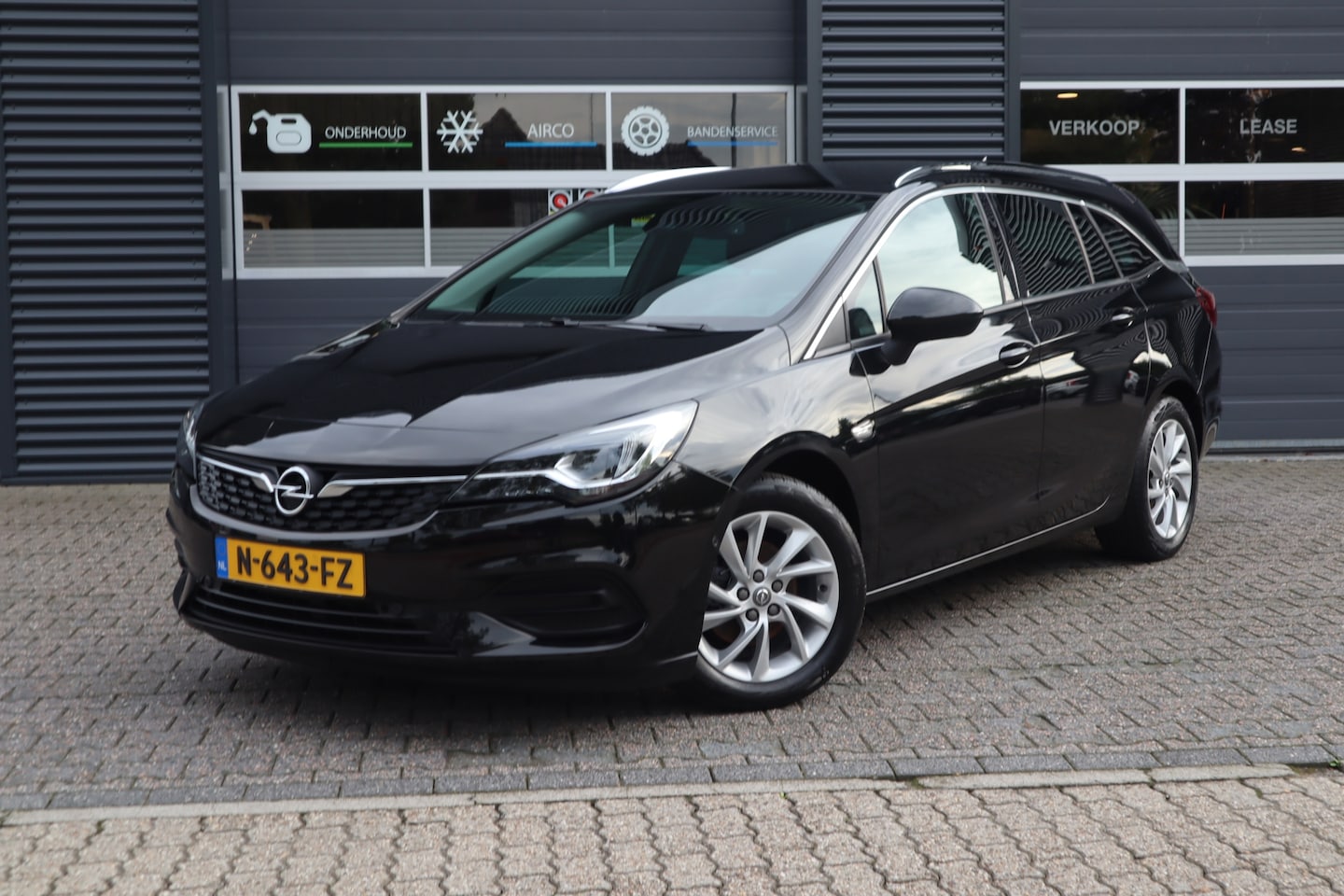 Opel Astra Sports Tourer - 1.2 Business Elegance 1.2 Business Elegance - AutoWereld.nl