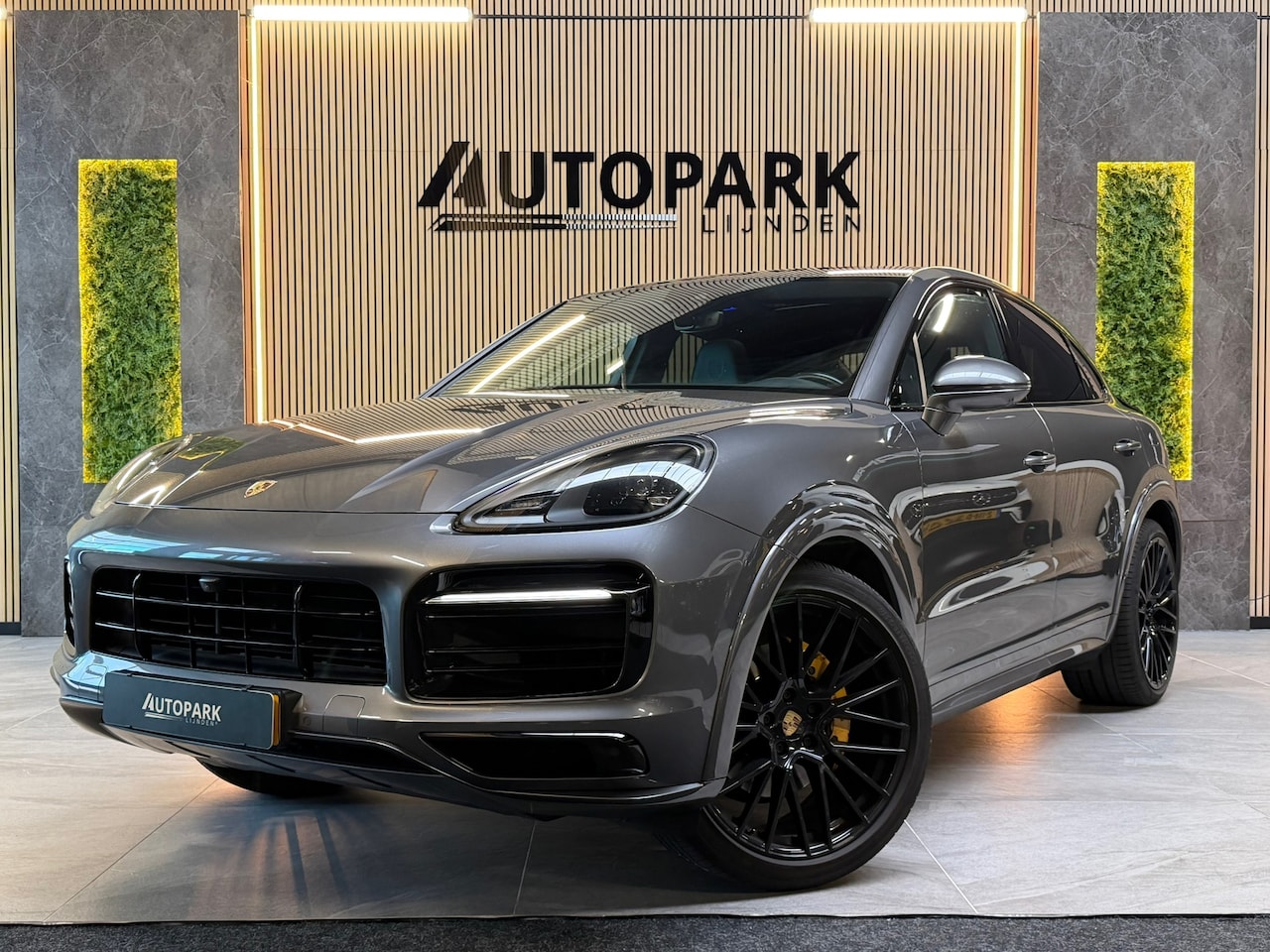 Porsche Cayenne Coupé - 3.0 E-Hybrid PANO|BOSE|SOFTCLOSE|SPORTUITLAAT|KEYLESS|360 CAMERA|TREKHAAK|BOSE|22 INCH|90% - AutoWereld.nl