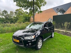 Mitsubishi Outlander - 2.0 Instyle Airco Pano PDC Xenon Trekhaak