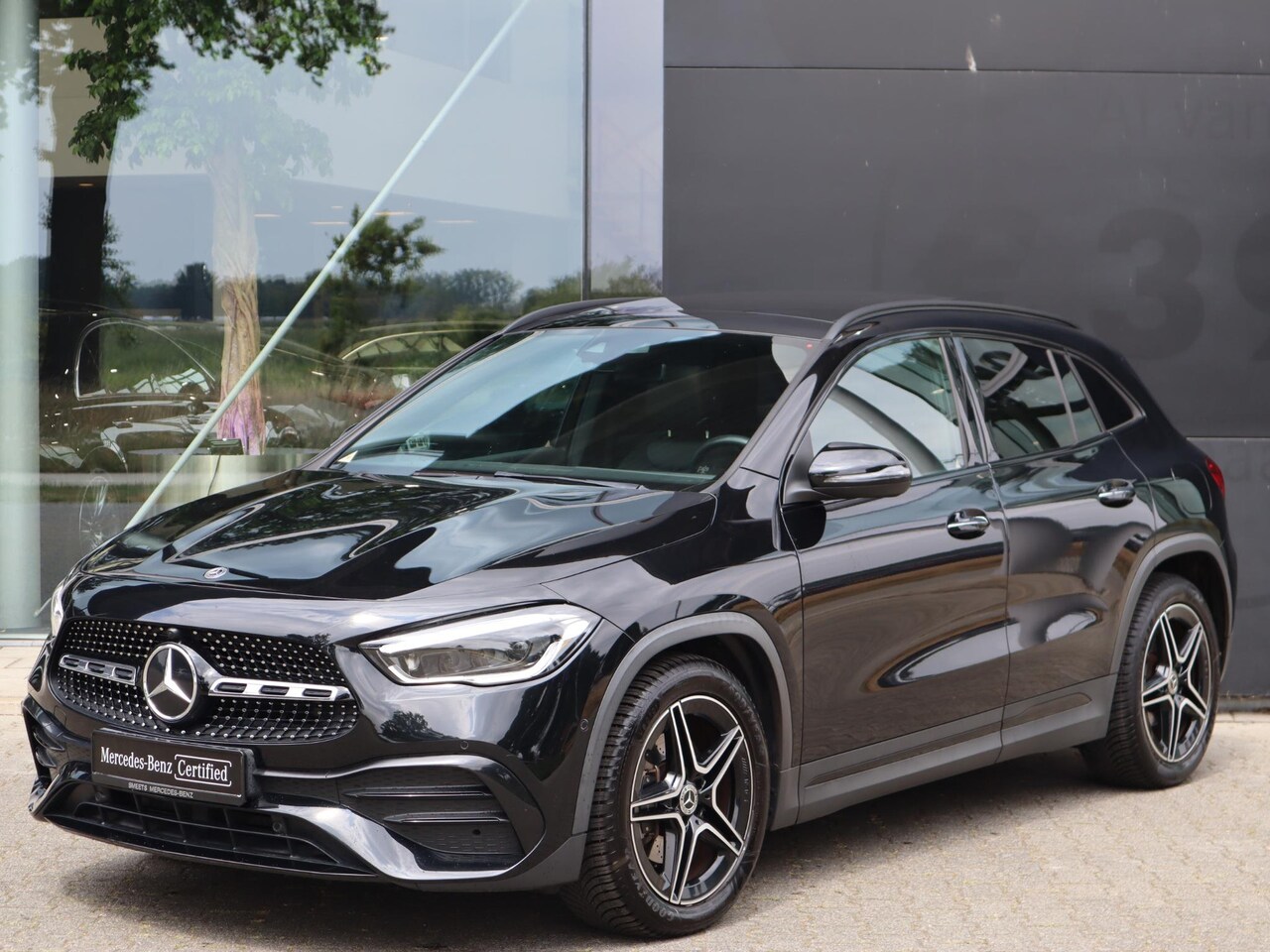 Mercedes-Benz GLA-Klasse - 200 Business Solution AMG l Trekhaak l Keyless l Panoramadak l Ambiente lichtpakket - AutoWereld.nl
