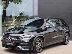 Mercedes-Benz GLA-Klasse - 200 Business Solution AMG l Trekhaak l Keyless l Panoramadak l Ambiente lichtpakket
