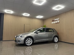Volkswagen Golf - 1.2 TSI Highline * Panoramadak / Camera / Navigatie / Trekhaak / NL Auto