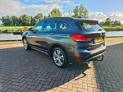 BMW X1 - SDrive20i High Executive Sportstoelen Led koplampen 18 inch Stoelverwarming Trekhaak