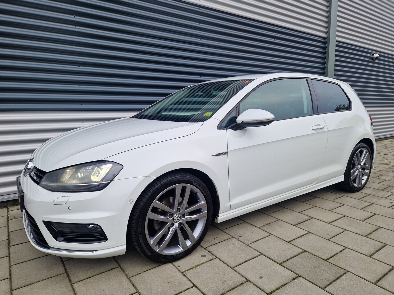 Volkswagen Golf - 1.2 TSI Highline R-line - AutoWereld.nl