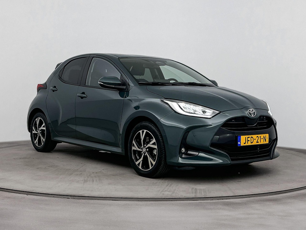 Toyota Yaris - 1.5 Hybrid 115 Dynamic | Apple Carplay / Android Auto | Dodehoek detectie | Parkeersensore - AutoWereld.nl