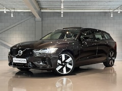 Volvo V60 - Ultimate Dark | Panoramadak | Achteruitrijcamera | AWD | Harman Kardon