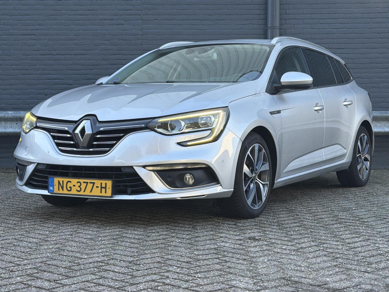 Renault Mégane Estate - 1.2 TCe Bose | Camera | Cruise | Climate | Navi | Trekhaak | - AutoWereld.nl