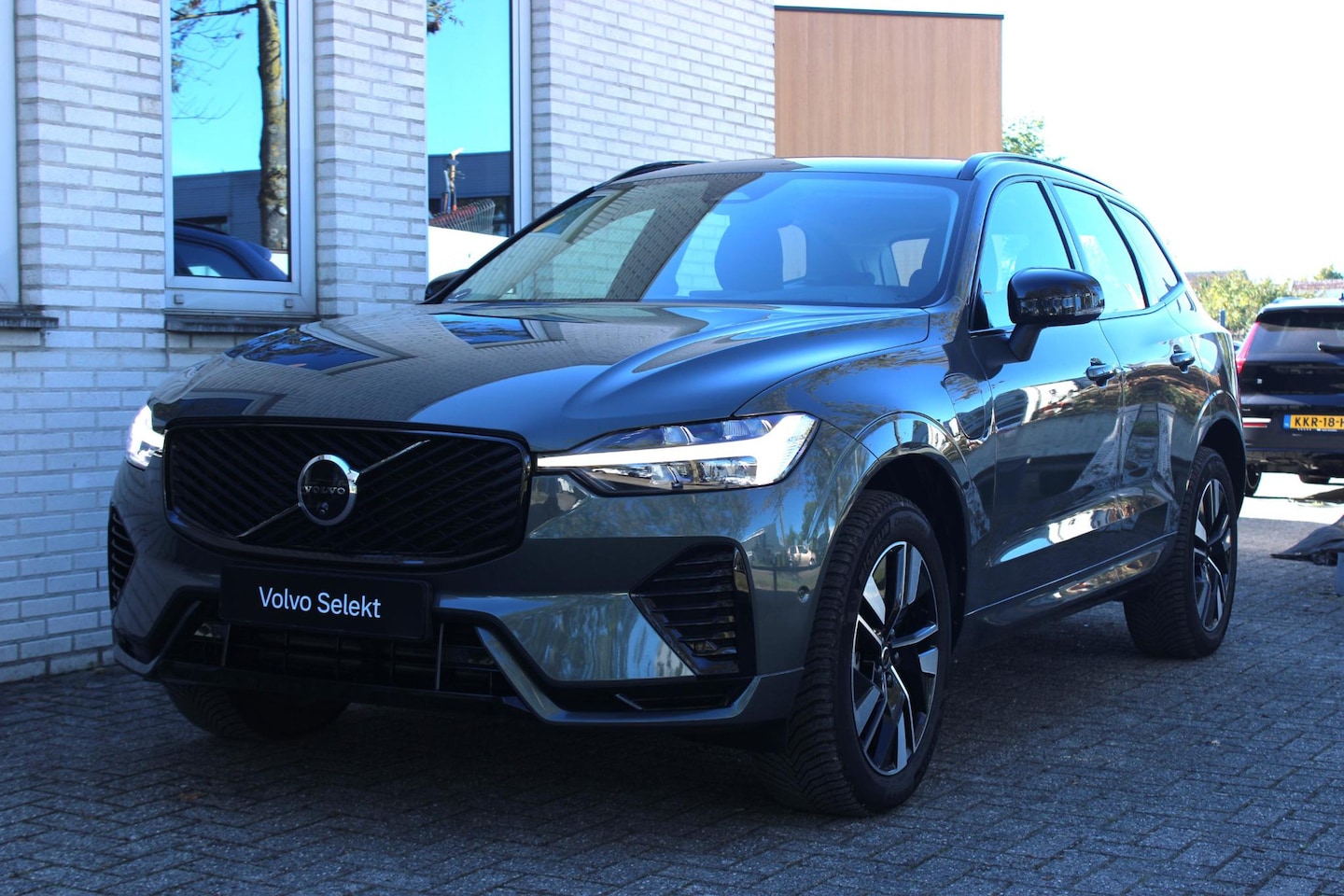 Volvo XC60 - T6 Plug-in hybrid AWD Plus Dark | Panoramadak | Trekhaak | Head up display | 360 graden ca - AutoWereld.nl