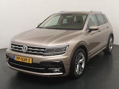 Volkswagen Tiguan - 1.4 TSI ACT Highline | Trekhaak | R-Line | Panoramadak | Lederen Bekl. |
