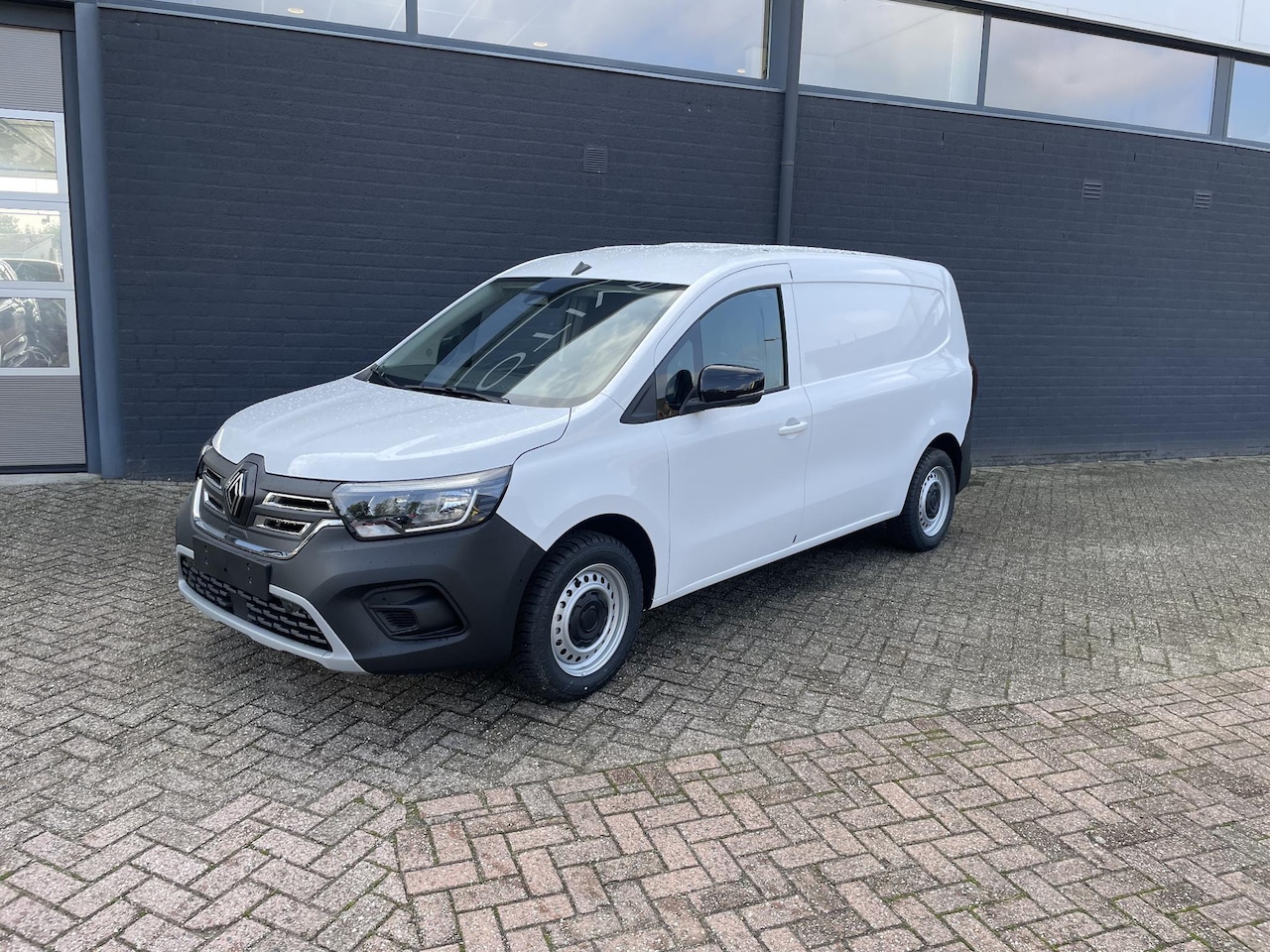 Renault Kangoo E-Tech - Extra L2 44 kWh | Easy & safe driving Pack | All season banden | Nieuwe auto | MC 5057 - AutoWereld.nl