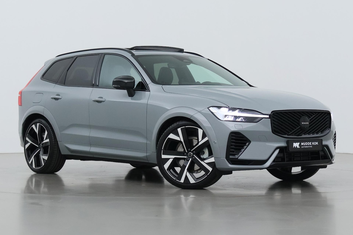 Volvo XC60 - T6 Ultra Black Edition | 22 Inch | Bowers&Wilkins | Luchtvering | Trekhaak | 360° Camera | - AutoWereld.nl