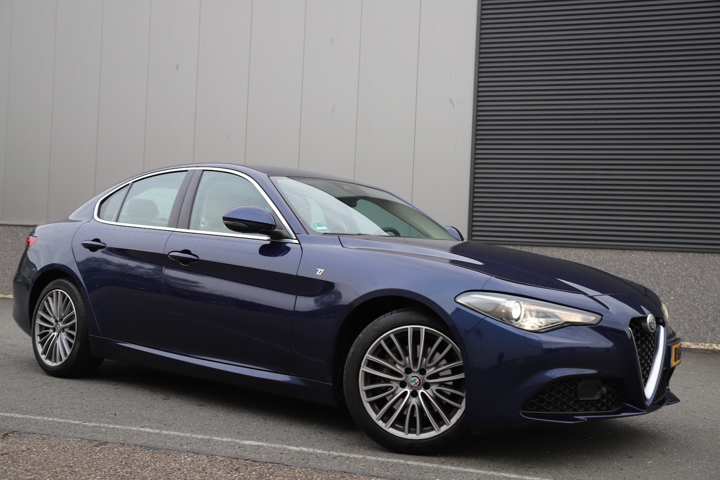 Alfa Romeo Giulia - 2.0T TI 200pk Harman-Kardon/*Blue Montecarlo*/Flippers/Leder/Adaptive - AutoWereld.nl