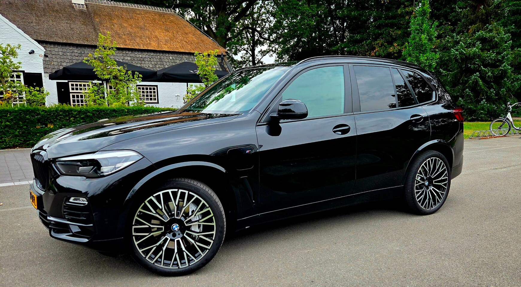 BMW X5 - X-Drive 45e Hybride Executive Black on Black Trekhaak.22inch - AutoWereld.nl