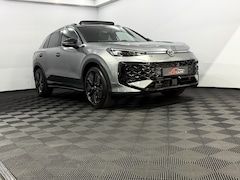 Volkswagen T-Roc - 1.5 eTsi R-Line First Edition Nieuwe model, Panoramadak, Camera, Iq lights, Navi, Half led