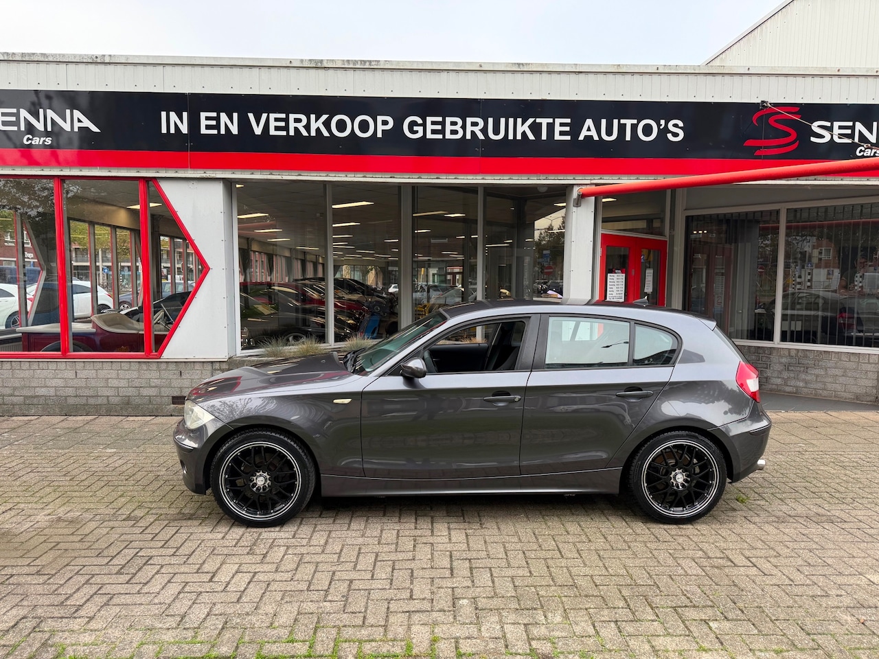 BMW 1-serie - 116i High Executive - Trekhaak - Airco - Inr Mog - AutoWereld.nl