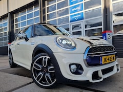 MINI 5-Deurs - 2.0 Cooper S Serious Business Aut. SPORTLEER / PANORAMADAK / CAMERA / LED / 18 INCH / NAVI