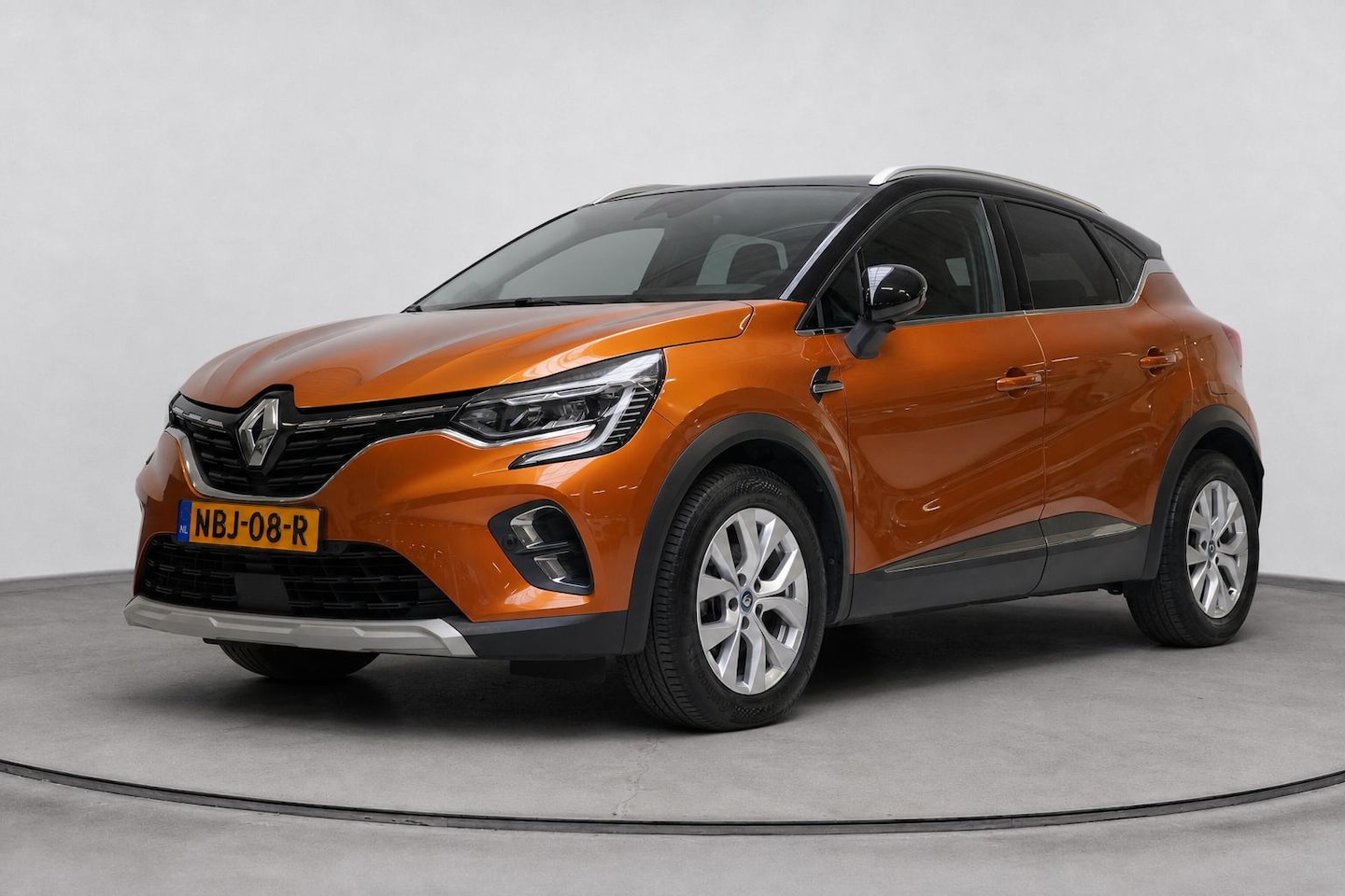 Renault Captur - 1.6 E-Tech Plug-in Hybrid 160 Intens | SoH 87,48% | Stoelverwarming | Navigatie | Camera | - AutoWereld.nl
