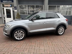 Volkswagen T-Roc - 1.5 TSI Life 150pk Bj 2024 Km 32.000 Automaat, Trekhaak, Camera, 17inch Hoge zit