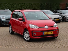 Volkswagen Up! - 1.0 BMT high up 75pk / Camera / Parkeerhulp achter / 15'' / Cruise Control / Bluetooth / A