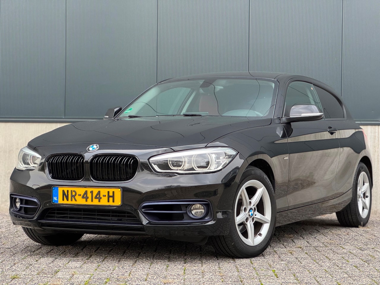 BMW 1-serie - 118d High Executive|AUT|NAVI|ROODLEDER|PDC|2XSLEUTELS - AutoWereld.nl