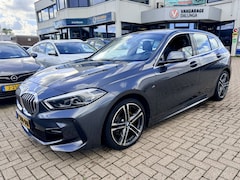 BMW 1-serie - 118i Business ed. Panodak | LEER Automaat | Panoramadak | Leder | 2022