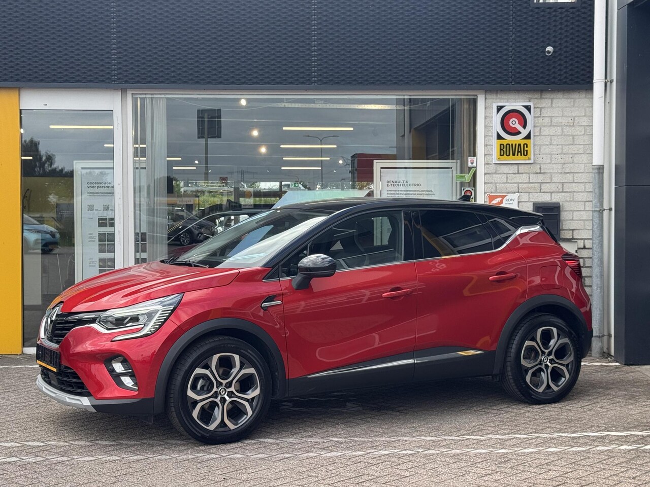 Renault Captur - 1.6 E-Tech Plug-in Hybrid 160 Intens | 98% Soh | Navi Groot | Stoelverwarming | Achteruitr - AutoWereld.nl