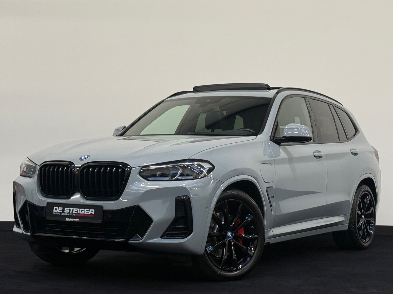 BMW X3 - XDrive30e High Executive M Sport Pano Laser Headup Trekhaak 292 PK - AutoWereld.nl