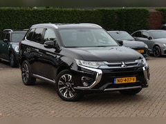 Mitsubishi Outlander - 2.0 PHEV Premium / Trekhaak / Camera / Leder&Alcantara / Keyless / 18'' / Stoel+Stuurverwa