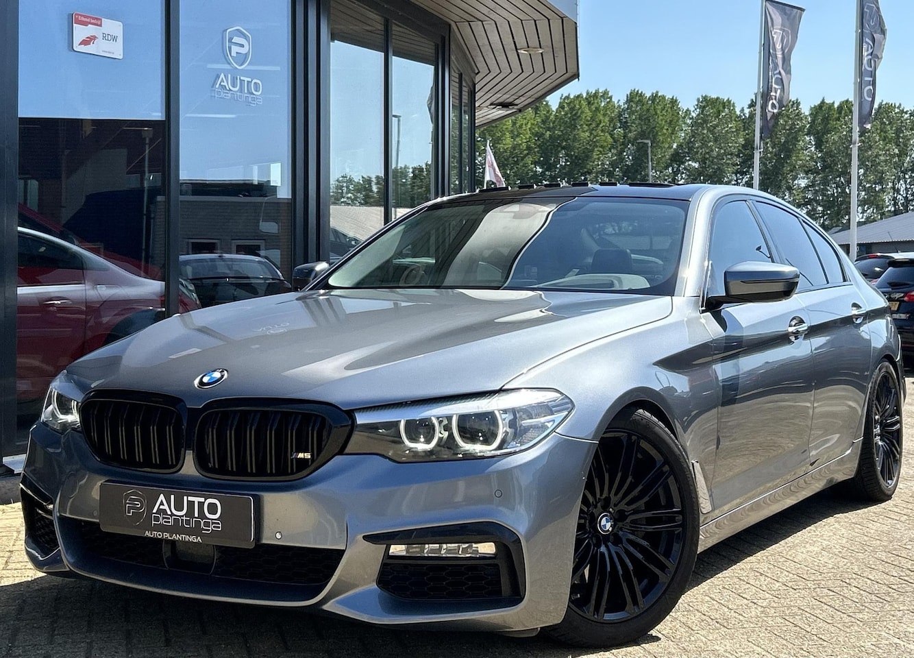 BMW 5-serie - 530d High Executive 265PK | AUTOMAAT | PANO | Achteruitrijcamera | Leder | Memory | Head U - AutoWereld.nl