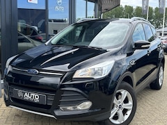 Ford Kuga - 1.5 Titanium Styling Pack 150PK | Nette Staat | Trekhaak | Parkeersensoren Voor en Achter