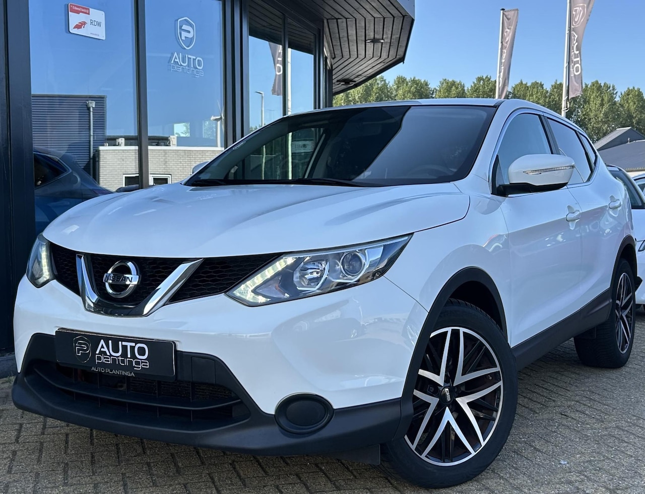 Nissan Qashqai - 1.2 Visia 116PK | NL AUTO | NAP | Trekhaak | Airco | Cruise Control | Lichtmetalen Velgen - AutoWereld.nl