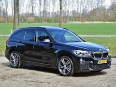 BMW X1 - 18d sDrive High Executive / head-up display / panoramadak / camera achter / zwart leer