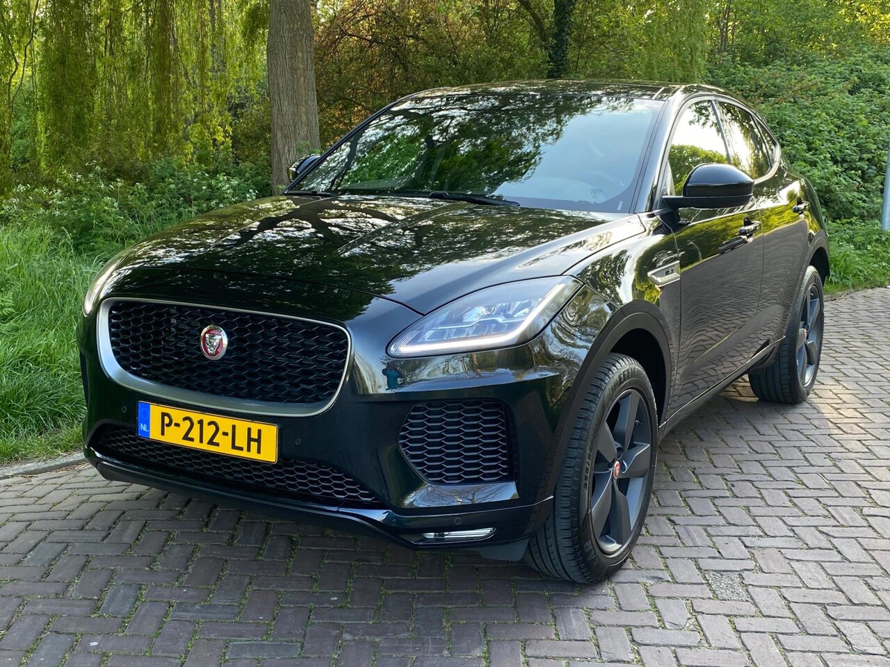 Jaguar E-Pace - 2.0 D180 AWD HSE 1 Eig. b.j. 12-2019 R-Dynamic,Uniek ,46000km Leer,Panodak,19"lm Meridian - AutoWereld.nl