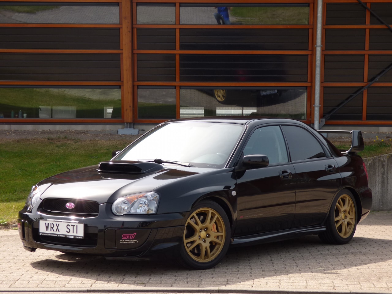 Subaru WRX STI - Impreza 2.0 AWD | NL auto | Java Black Pearl 18L | - AutoWereld.nl