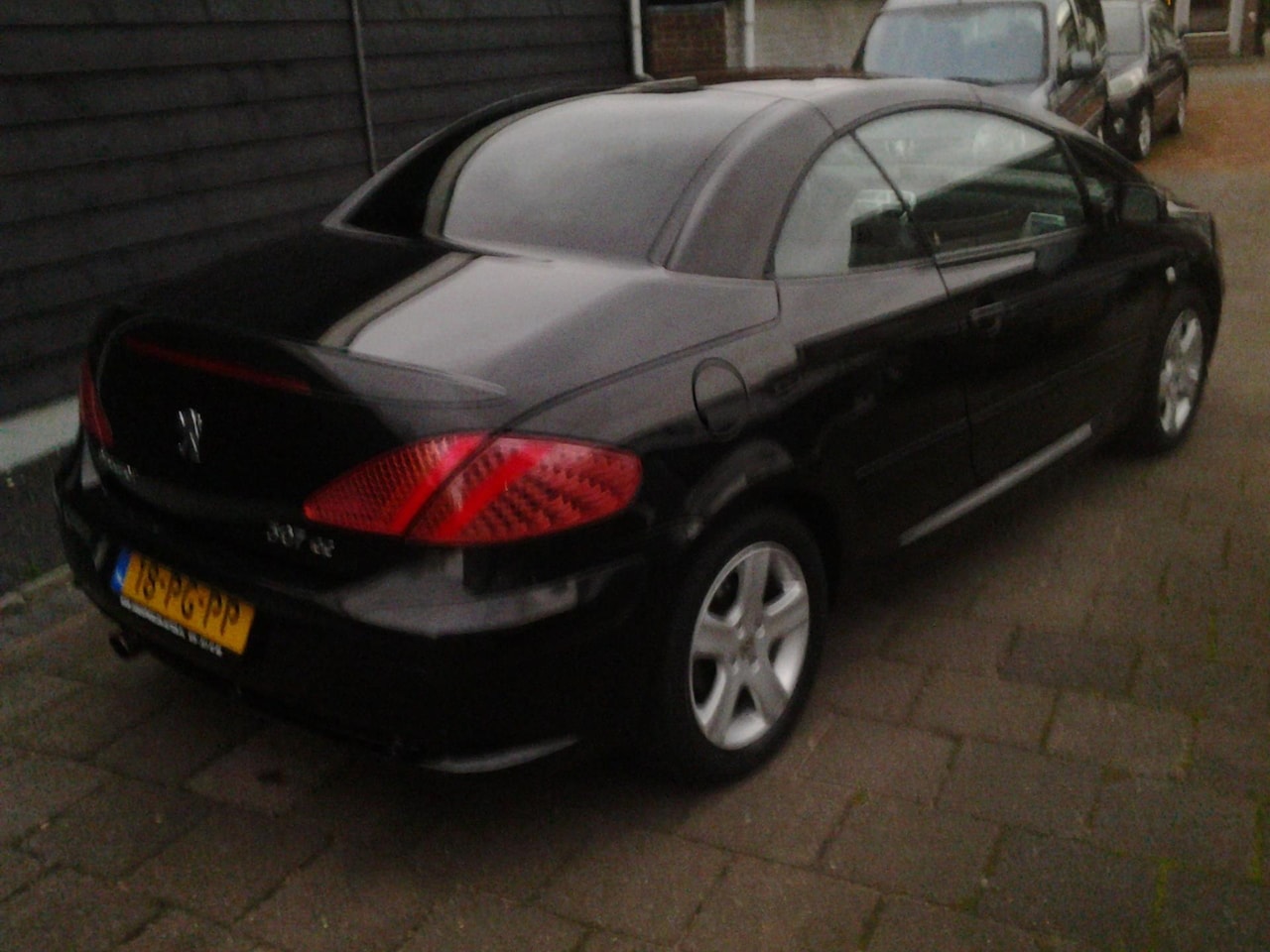 Peugeot 307 CC - 2.0-16V 0rgneel nl auto 137000. zeer lux,s airco ecc - AutoWereld.nl