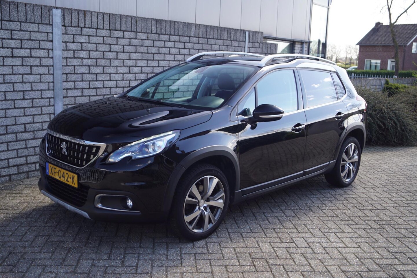 Peugeot 2008 - 1.2 PureTech Blue Lease Allure Panodak Half Leder Sportstoelen Navi Camera Clima Cruise PD - AutoWereld.nl