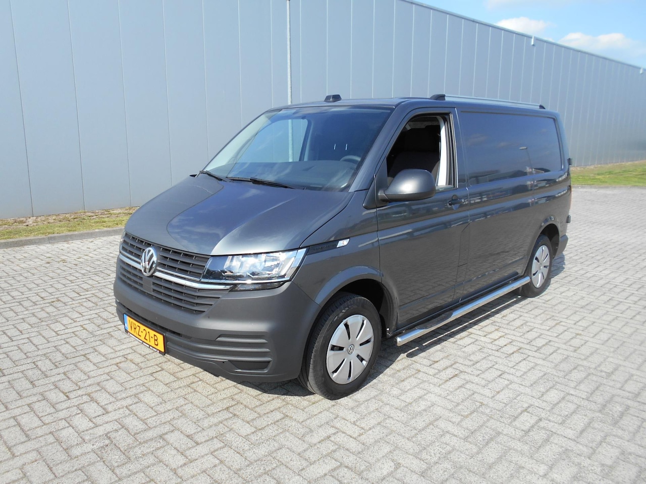 Volkswagen Transporter - 2.0 TDI L1H1 26 Economy Business 2.0 TDI L1H1 26 Economy Business - AutoWereld.nl