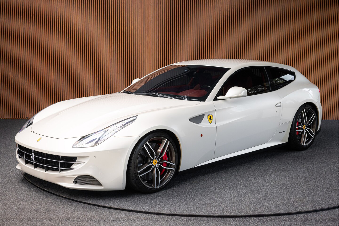 Ferrari FF - 6.3 V12 Carbon Camera Lift Passengerdisplay - AutoWereld.nl