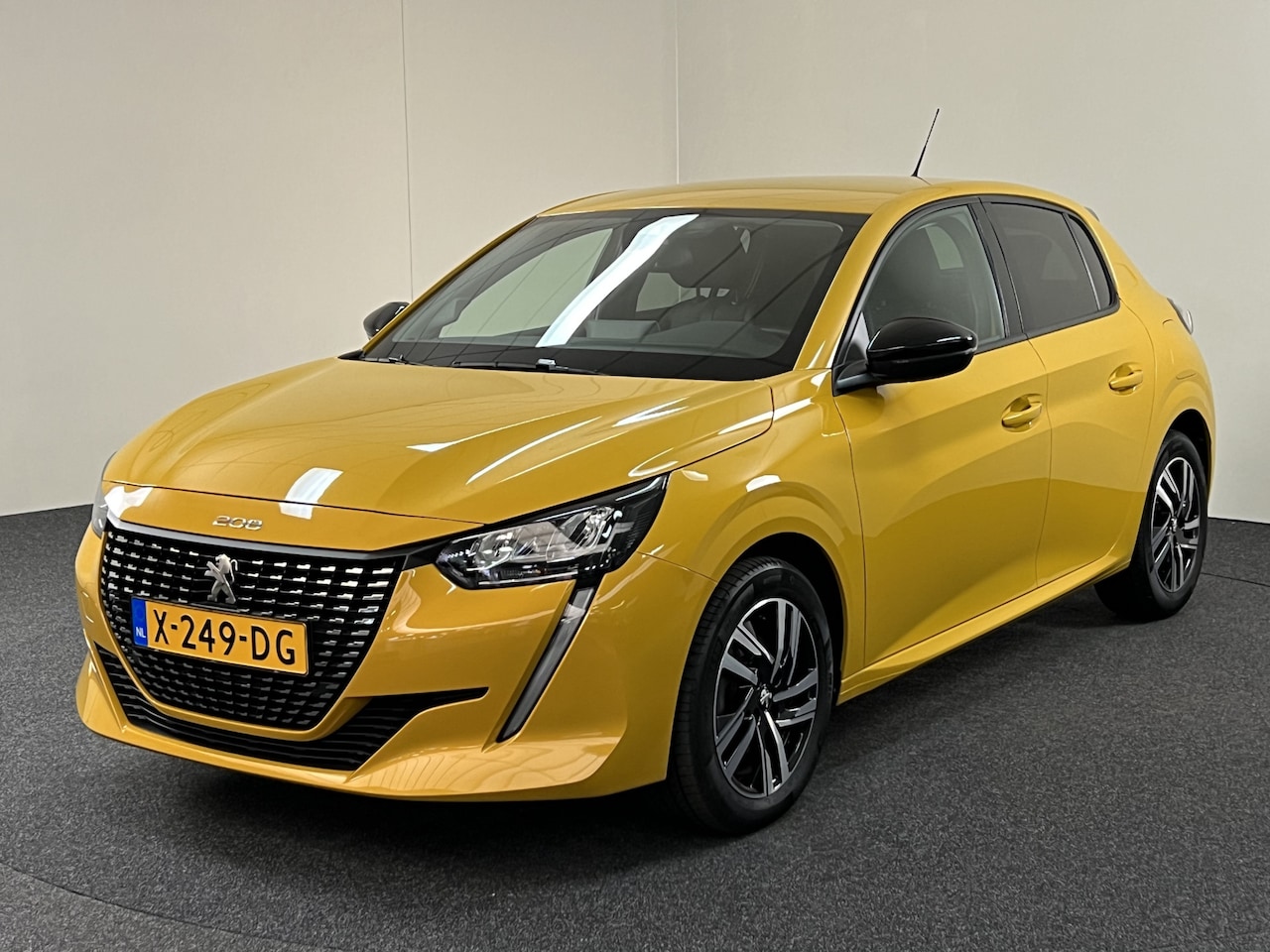 Peugeot 208 - 1.2 PureTech 100 PK Selection Sport Pack: Navi, Apple Car Play, Parkeerhulp, Cuise control - AutoWereld.nl